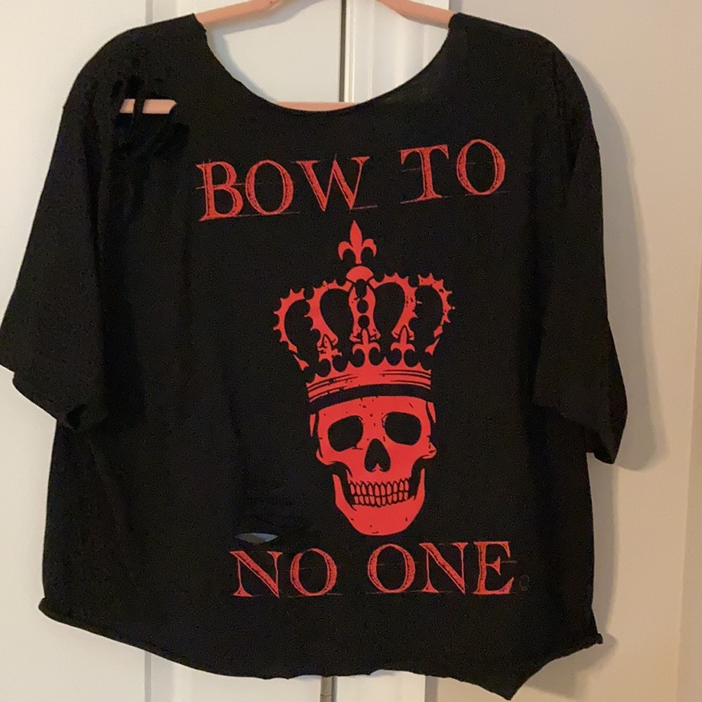 Bow to no one distressed crop top
